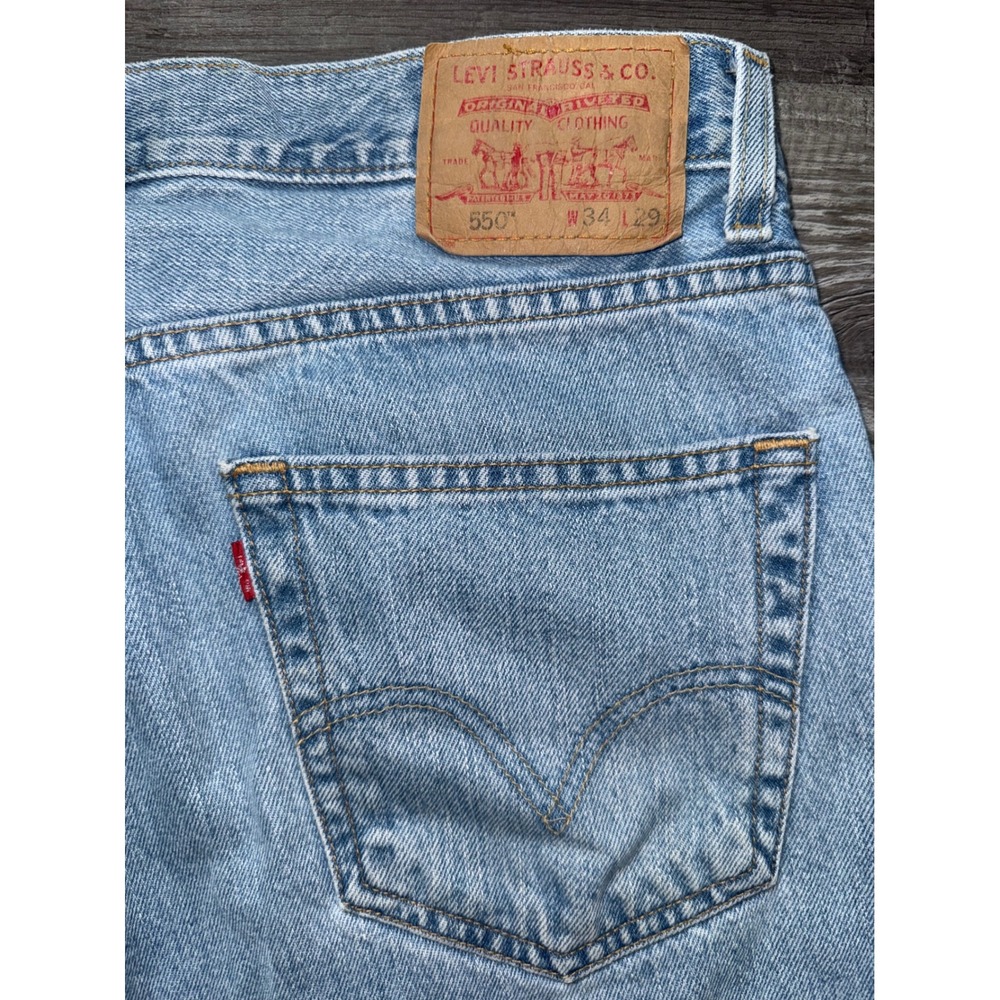 Levis 550 Relaxed Fit Jeans Mens 34x29 Light Wash Blue Denim Tapered Leg - Picture 3 of 4
